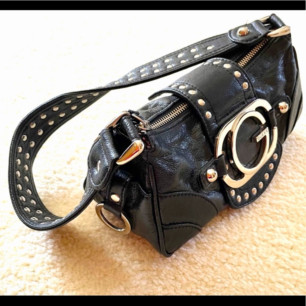 💛🖤 GUESS❓🖤💛 SUPER CUTE BLACK PURSE